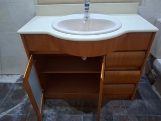 Mueble lavabo Roca con espejo y grifería