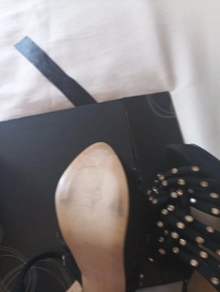 Sandalias Ante Piel Pedrería Negra Dorada