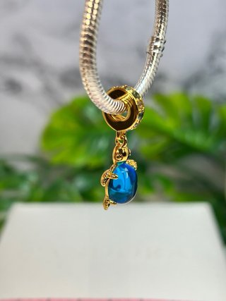 Charm Pandora Tortuga Azul y Dorado