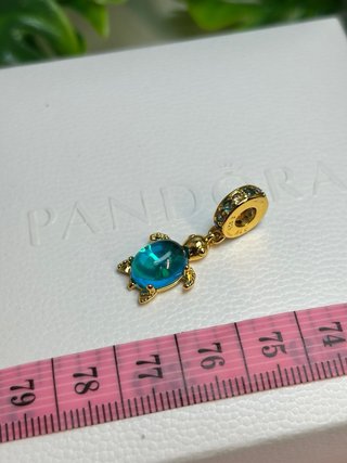 Charm Pandora Tortuga Azul y Dorado