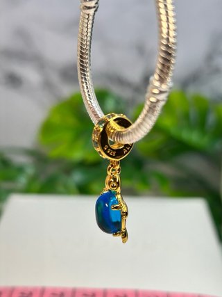 Charm Pandora Tortuga Azul y Dorado