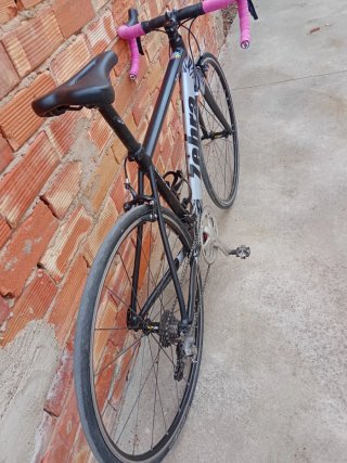 Bicicleta carretera talla 52 (s) lista para usar.