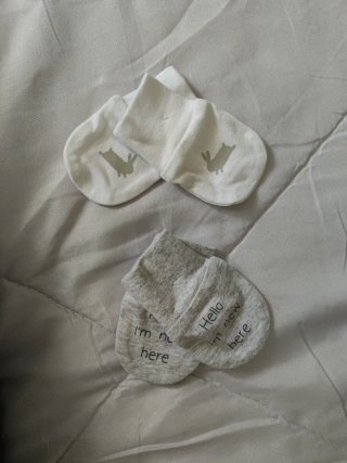 Manoplas bebé manos guantes