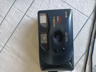 Yashica J Mini Super Kyocera fotocamera funziona