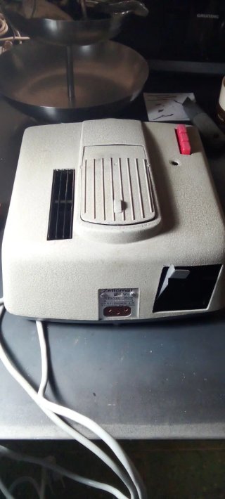 Proyector de diapositivas Zetomat antiguo