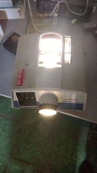 Proyector de diapositivas Zetomat antiguo