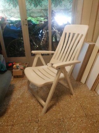Silla de jardín plegable blanca