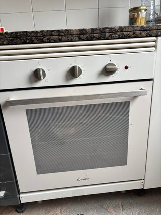 Muebles de cocina blancos y grises