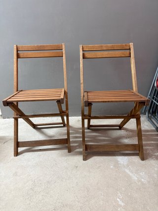 2 Sillas de Madera Plegables