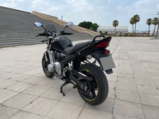 Suzuki GSF Bandit 650 Negra