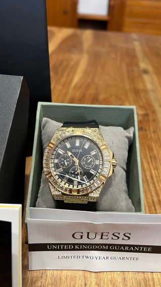 Reloj Guess Zeus Dorado y Negro