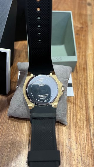 Reloj Guess Zeus Dorado y Negro