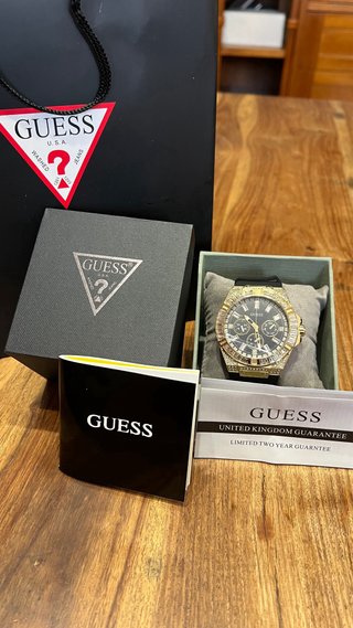 Reloj Guess Zeus Dorado y Negro