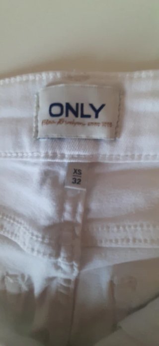 Jeans bianchi a zampa
