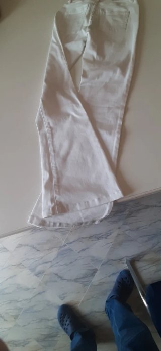 Jeans bianchi a zampa