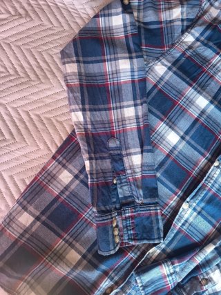 Camisa de cuadros JVZ XL,da poca talla,es más L