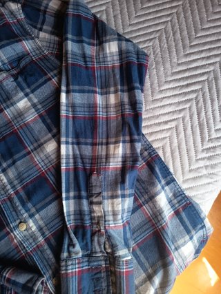 Camisa de cuadros JVZ XL,da poca talla,es más L