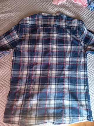 Camisa de cuadros JVZ XL,da poca talla,es más L