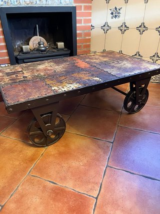 Mesa baja de salón con ruedas