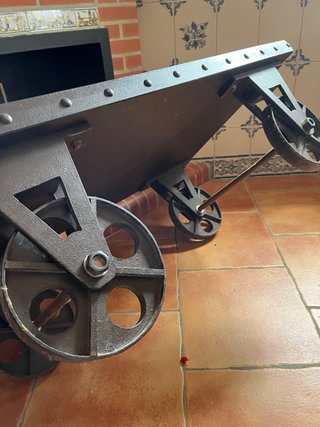 Mesa baja de salón con ruedas