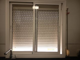 Ventana aluminio blanca corredera