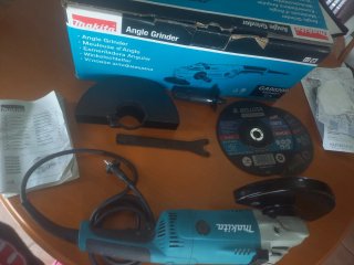 Radial Makita GA9020R 230mm. Precio negociable.