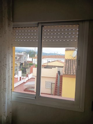 Ventana aluminio blanca