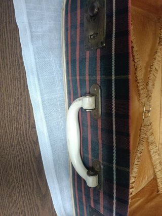 Maleta vintage a cuadros