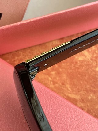 Gafas de sol Miu Miu negras