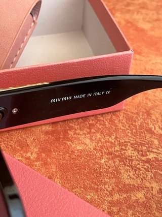 Gafas de sol Miu Miu negras