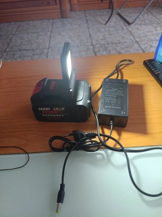 Foco LED con Batería y Cargador