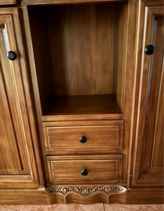 Mueble recibidor de madera con espejo