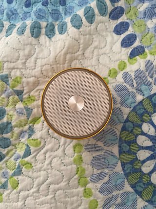 Altavoz Portátil Dorado