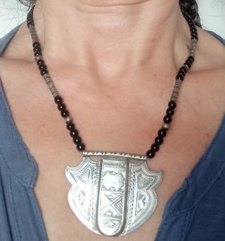 Collar Tuareg en plata.