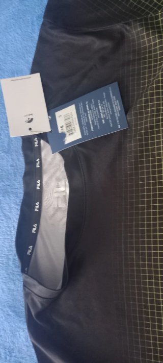 Camiseta Fila Negra y Amarilla Talla M