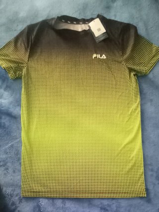 Camiseta Fila Negra y Amarilla Talla M
