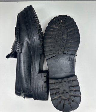 Mocasines negros con plataforma