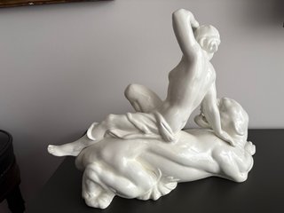 Gran escultura antigua  porcelana estilo art déco