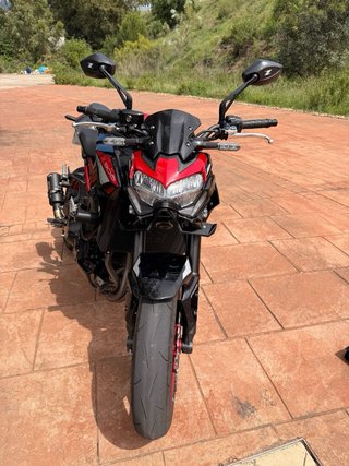 Kawasaki Z900 2024 Negra/Roja