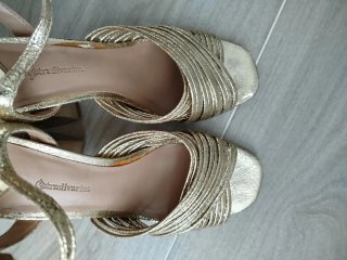 Sandalias doradas Stradivarius