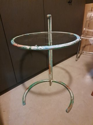 Mesita aux. ajustable redonda diseño Eileen Gray