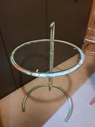 Mesita aux. ajustable redonda diseño Eileen Gray