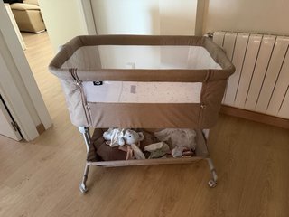 Minicuna beige con ruedas