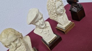 Lotes de bustos de personajes históricos