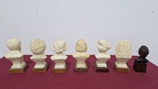 Lotes de bustos de personajes históricos