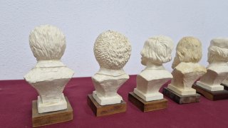 Lotes de bustos de personajes históricos