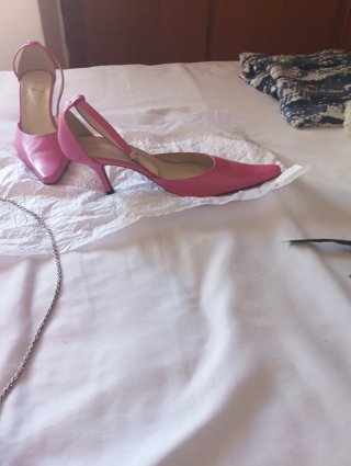 Conjunto Rosa: Zapatos, Bolso de piel y Tocado