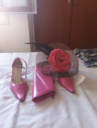 Conjunto Rosa: Zapatos, Bolso de piel y Tocado