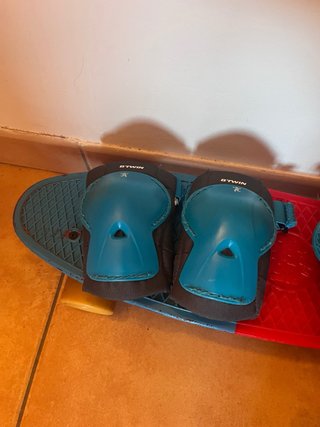 Patinete skate infantil con protecciones