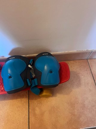 Patinete skate infantil con protecciones